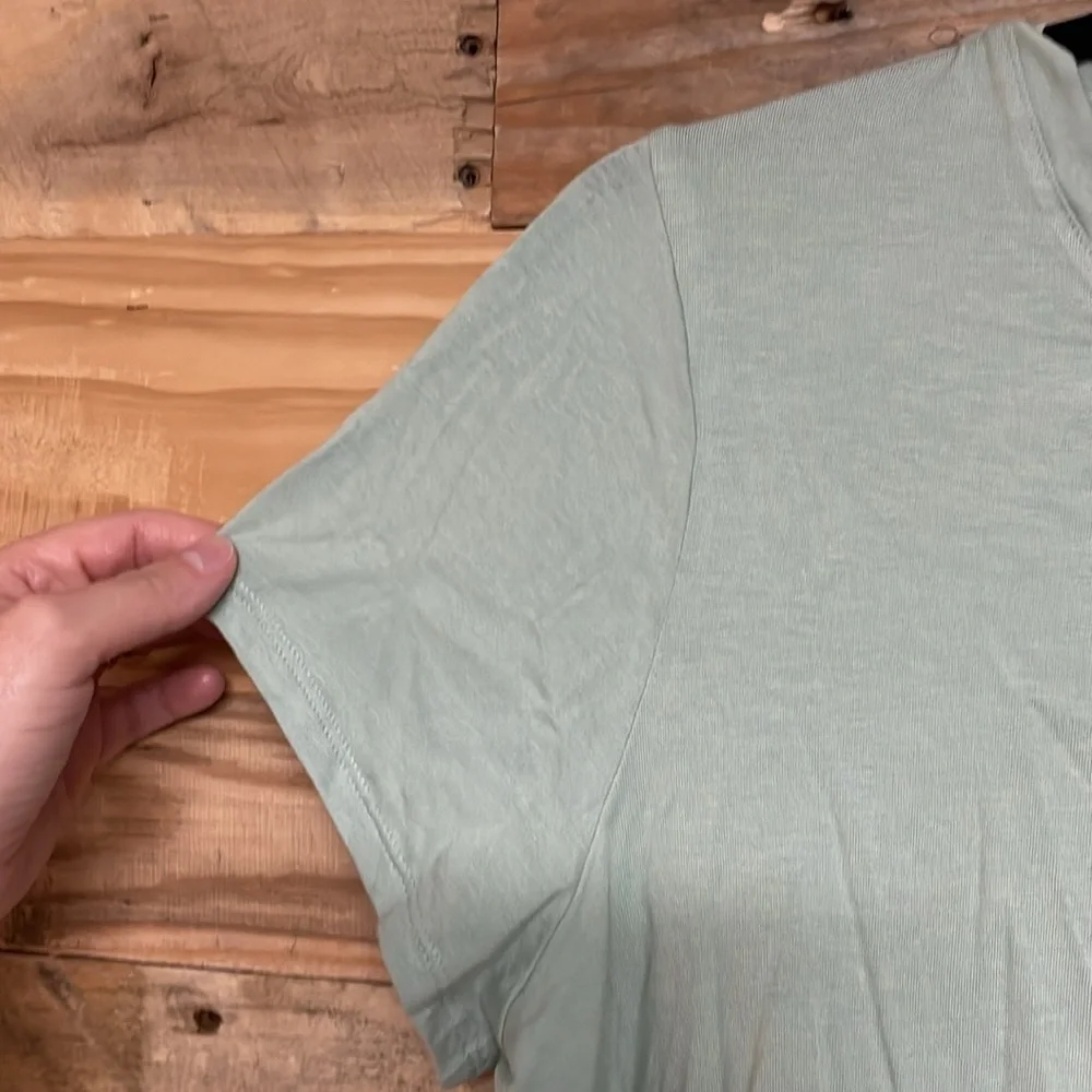 Old Navy size XL Light Sage Green Short Sleeve Cropped Soft Stretchy T-shirt